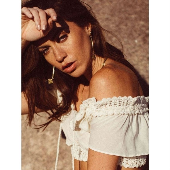 💕VANESSA MOONEY💕 Genevieve Bone Drop Earrings NWOT - Picture 2 of 6